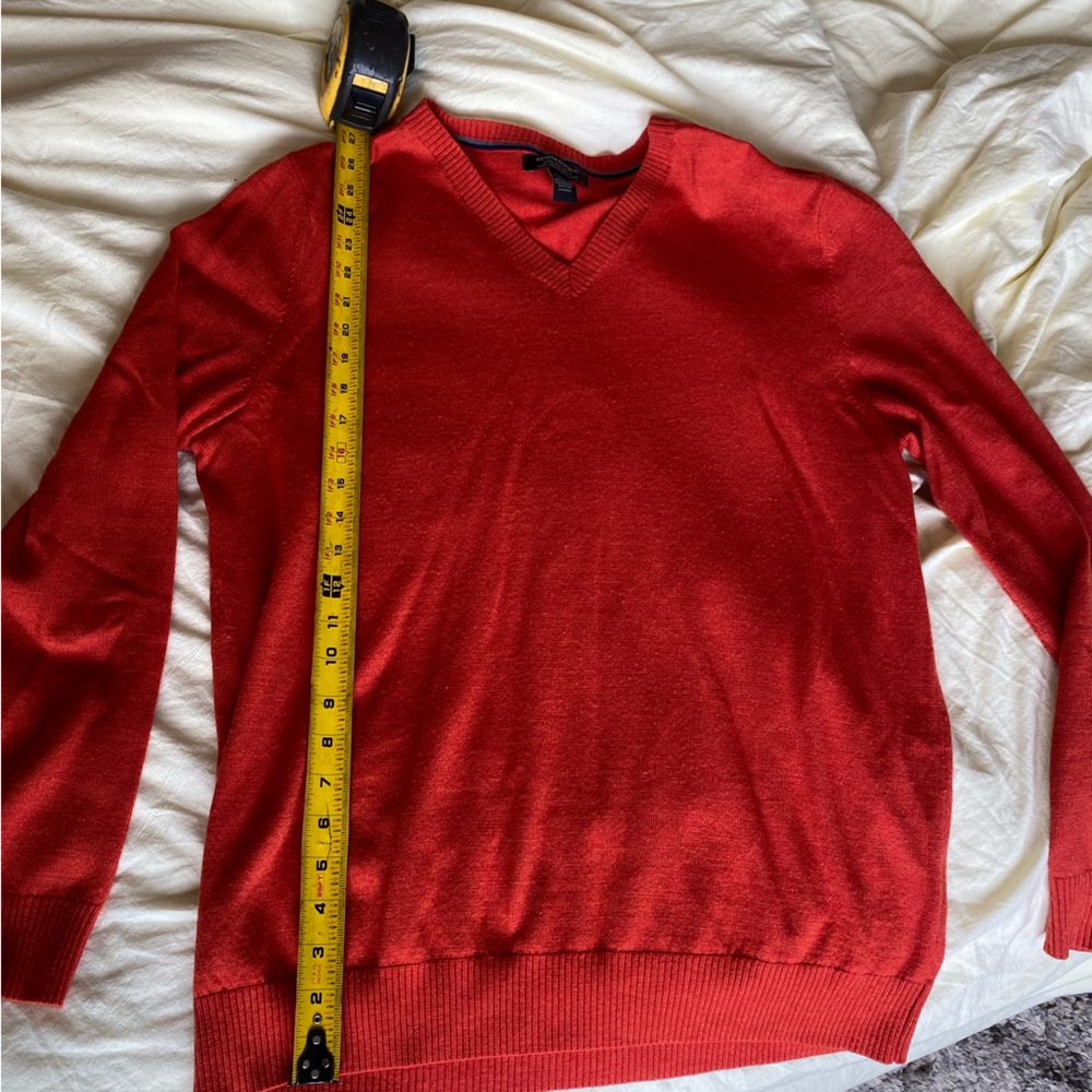 Mens Banana Republic v neck sweater.